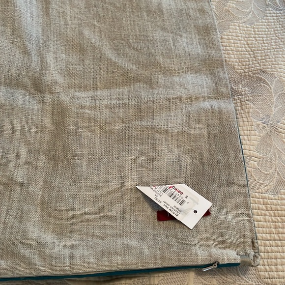 NWT Yves Delorme (Iosis) set of 2 cushion covers 17x17 inch zipper closing - Picture 9 of 11